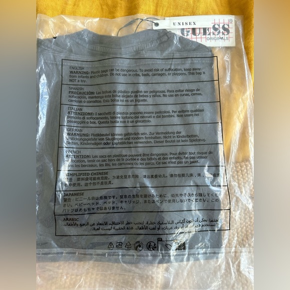 NEW Guess Originals Signature Tee Color: Jet Black Multi UNISEX - Picture 6 of 11